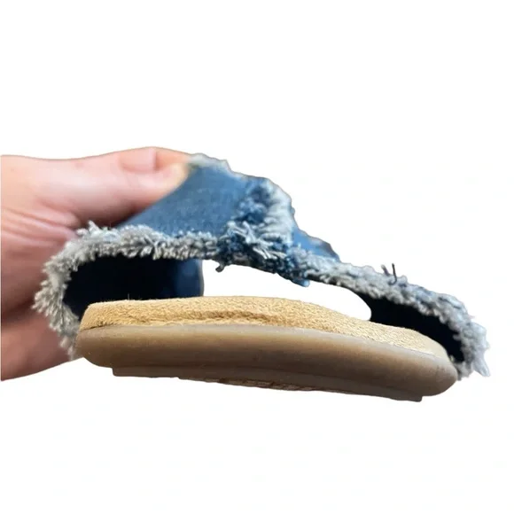 Minnetonka Violet Frayed Denim Slide Sandal - Picture 7 of 15